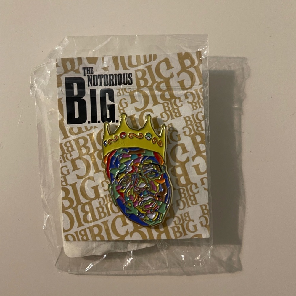 Notorious BIG enamel Brooche Pin - Picture 2 of 3